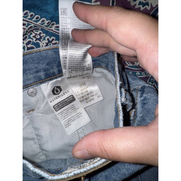 Levi's 501 90s Denim Women Shorts Button Distressed Frayed Midi Hem Blue Sz 32 - Picture 12 of 12